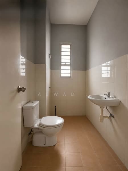 Rumah Teres 2 Tingkat untuk Dijual di Taman Sungai Dua Utama (Butterworth) - Aswad . - Bathroom - PropertyGuru.com.my
