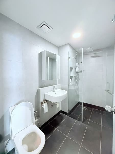 Servis Apartment untuk Disewa di Jesselton Quay CityPads - Vui Onn Liaw - Bathroom - PropertyGuru.com.my