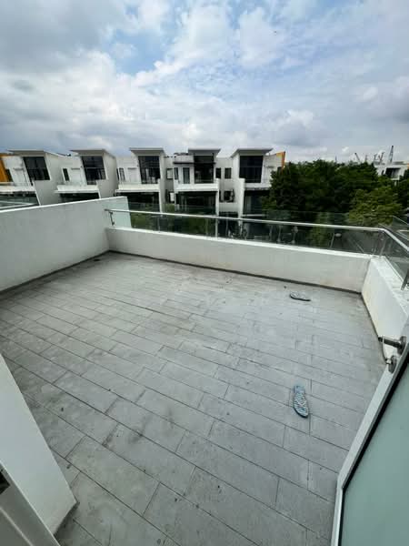 Rumah Teres 3 Tingkat untuk Disewa di Lake Fields (Sungai Besi) - YP Tan - Balcony - PropertyGuru.com.my