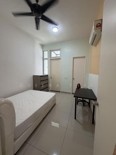 2-storey Terraced House for Rent in Taman Mount Austin (Tebrau) - Queena Thye - Bedroom - PropertyGuru.com.my