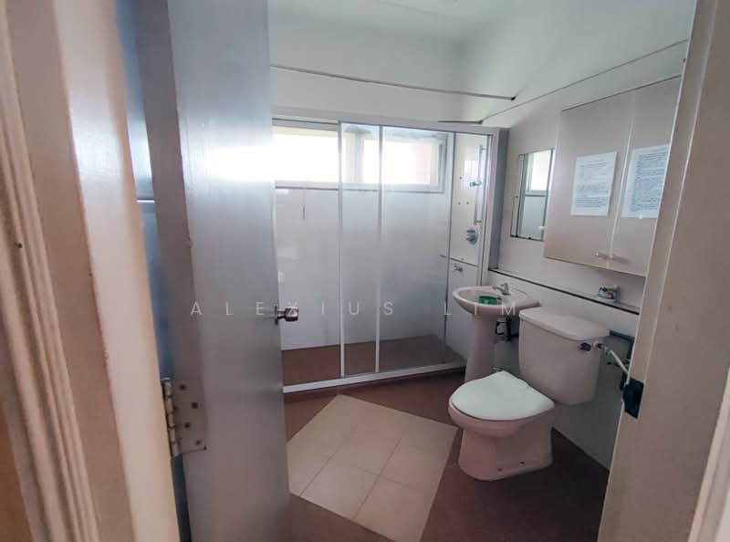 Bungalow for Sale in Taman Bukit Tiram (Ulu Tiram) - Alexius Lim - Bathroom - PropertyGuru.com.my
