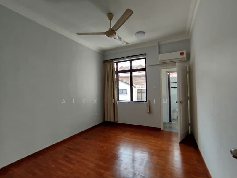 Rumah Teres 2-Tingkat untuk Disewa di Taman Sutera (Johor Bahru) - Alexius Lim - Bedroom - PropertyGuru.com.my