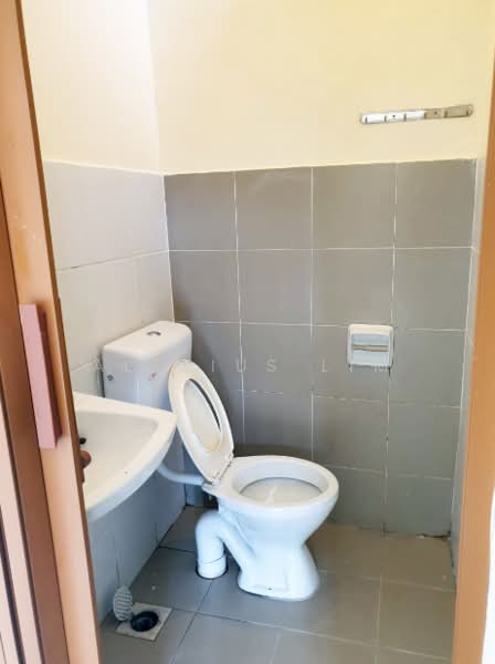 Rumah Teres 2 Tingkat untuk Dijual di Taman Scientex Pasir Gudang (Pasir Gudang) - Alexius Lim - Bathroom - PropertyGuru.com.my