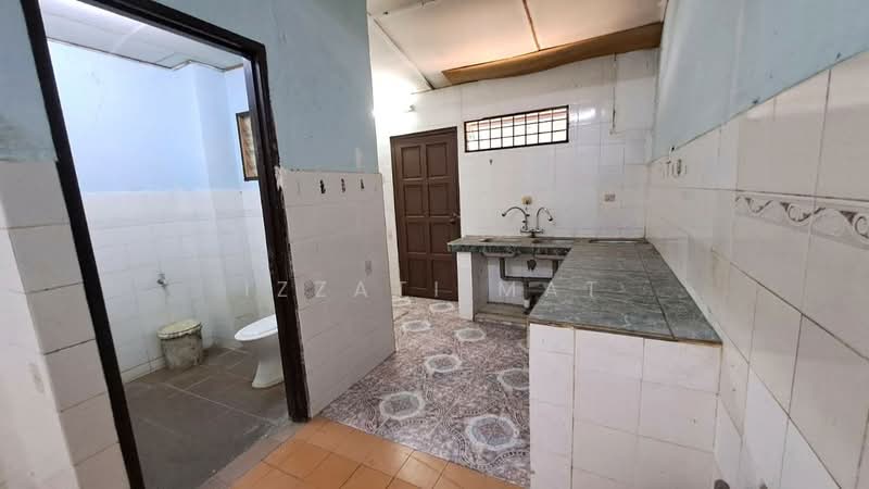 Rumah Teres 2 Tingkat untuk Dijual di Taman Sri Tanjung (Semenyih) - Izzati Mat - Kitchen - PropertyGuru.com.my