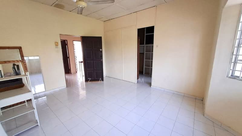 Rumah Teres 2 Tingkat untuk Dijual di Taman Sri Tanjung (Semenyih) - Izzati Mat - Living Room - PropertyGuru.com.my