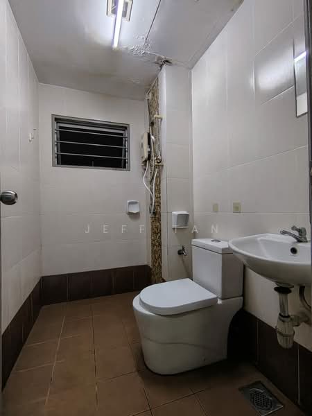Kondominium untuk Disewa di Astana Lumayan - Jeff Tan - Bathroom - PropertyGuru.com.my