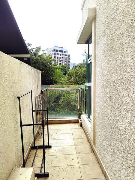 Servis Apartment untuk Disewa di Suasana Bukit Ceylon / Raja Chulan Residences - David Yong - Balcony - PropertyGuru.com.my
