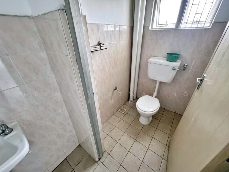 Shop / Office for Rent in Hulu Langat (Selangor) - Herman Sazwan Nor Rahim - Bathroom - PropertyGuru.com.my