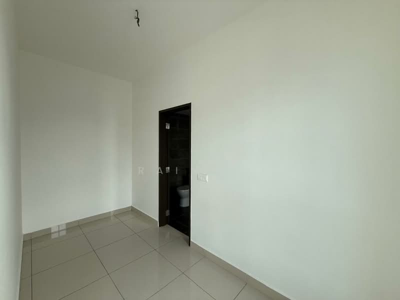 Rumah Berkembar untuk Dijual di Sungai Ara (Penang) - Rain Yu - Master Bedroom Wardrobe area - PropertyGuru.com.my