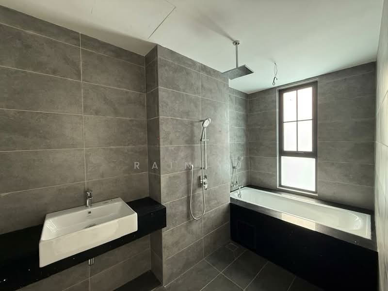 Rumah Berkembar untuk Dijual di Sungai Ara (Penang) - Rain Yu - Master Bathroom - PropertyGuru.com.my