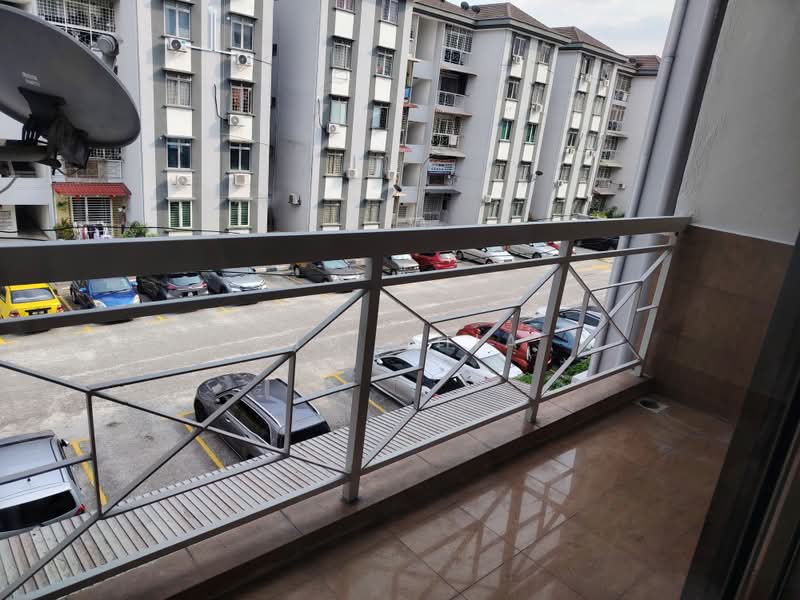 Pangsapuri untuk Disewa di Subang Perdana Goodyear Court 6 - Kim Chia - Balcony - PropertyGuru.com.my
