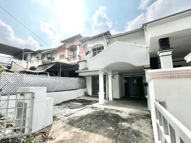 2-storey Terraced House for Sale in Taman Puncak Jalil (Seri Kembangan) - Hazlin Miswan - Exterior - PropertyGuru.com.my