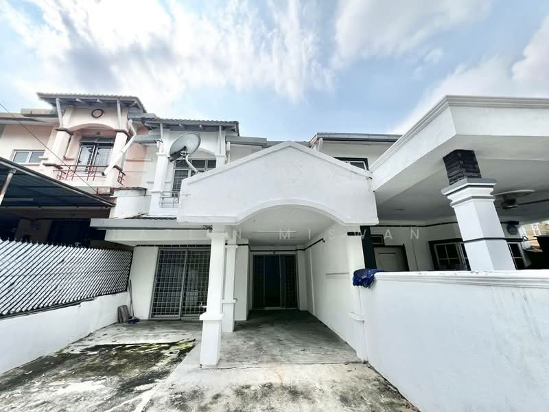2-storey Terraced House for Sale in Taman Puncak Jalil (Seri Kembangan) - Hazlin Miswan - Exterior - PropertyGuru.com.my