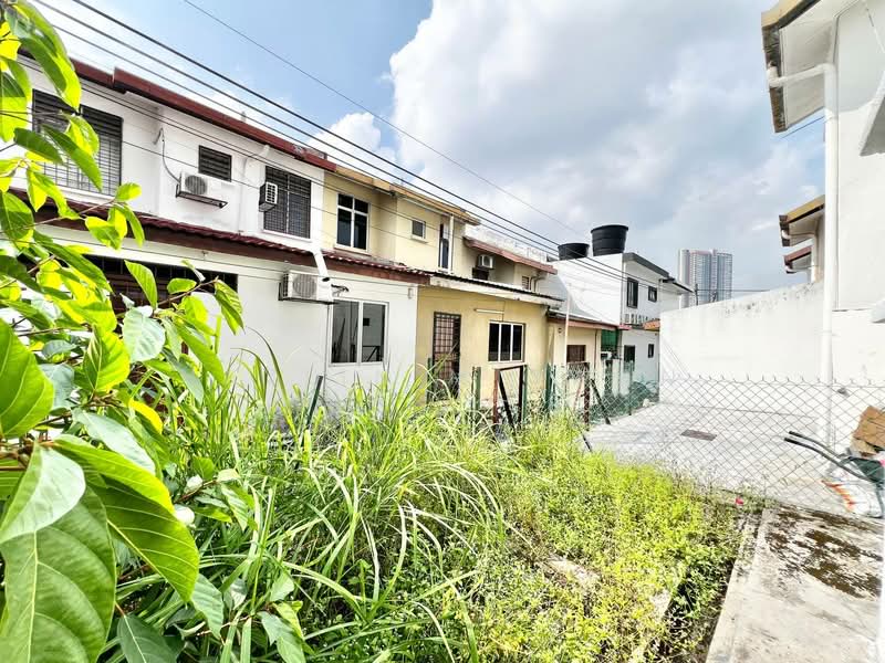 2-storey Terraced House for Sale in Taman Puncak Jalil (Seri Kembangan) - Hazlin Miswan - Exterior - PropertyGuru.com.my