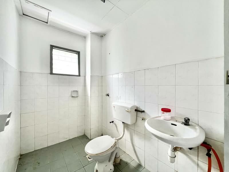 2-storey Terraced House for Sale in Taman Puncak Jalil (Seri Kembangan) - Hazlin Miswan - Bathroom - PropertyGuru.com.my