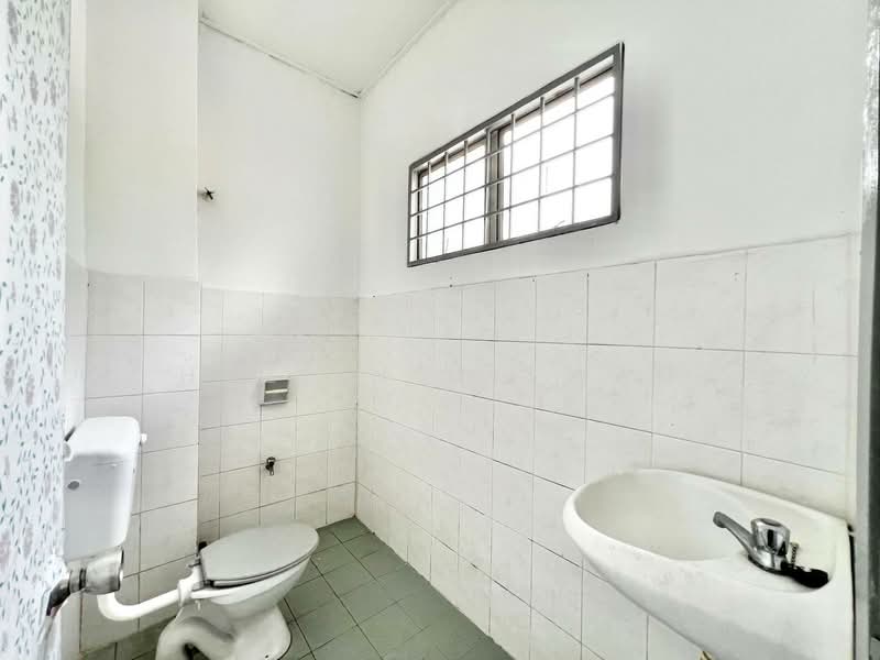 2-storey Terraced House for Sale in Taman Puncak Jalil (Seri Kembangan) - Hazlin Miswan - Bathroom - PropertyGuru.com.my