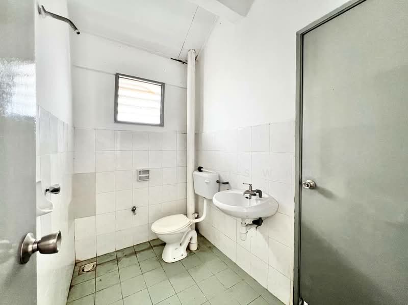 2-storey Terraced House for Sale in Taman Puncak Jalil (Seri Kembangan) - Hazlin Miswan - Bathroom - PropertyGuru.com.my