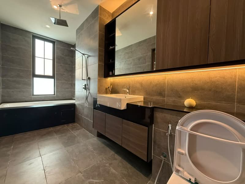 Rumah Berkembar untuk Dijual di Sungai Ara (Penang) - Rain Yu - Master Bathroom - PropertyGuru.com.my
