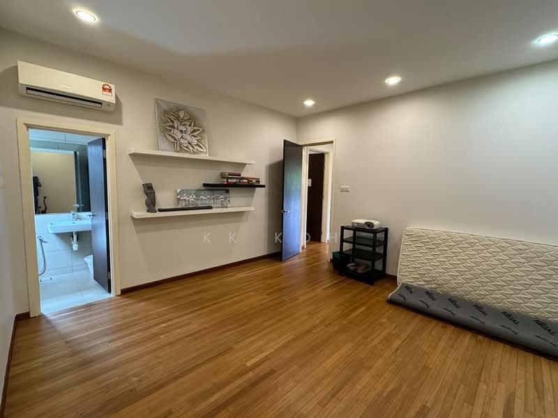 Rumah Banglo untuk Dijual di Senibong (Permas Jaya) - KK Koh - Bedroom - PropertyGuru.com.my