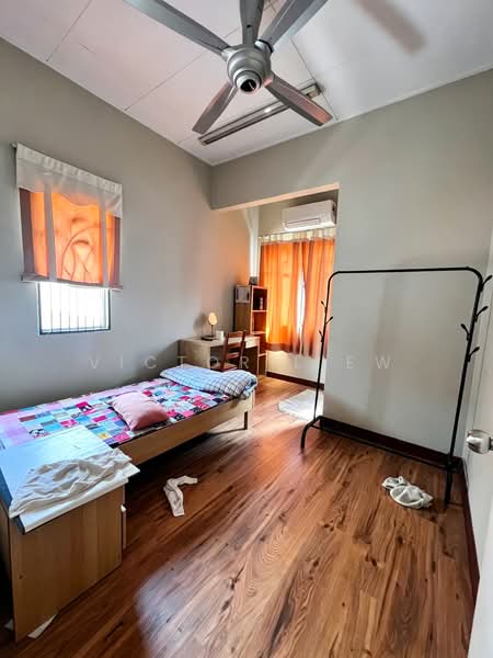 Rumah Teres 2 Tingkat untuk Dijual di Taman Kelana Idaman (Ara Damansara) - Victor Liew - Bedroom - PropertyGuru.com.my