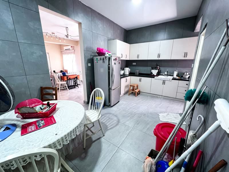 Rumah Teres 2 Tingkat untuk Dijual di Taman Kelana Idaman (Ara Damansara) - Victor Liew - Kitchen - PropertyGuru.com.my