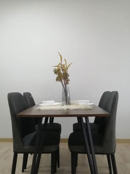 Servis Apartment untuk Dijual di Emporis - Angel Foo - Dining Room - PropertyGuru.com.my