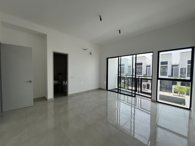 Rumah Teres 2-Tingkat untuk Dijual di Telok Panglima Garang (Selangor) - Miki You - Living Room - PropertyGuru.com.my