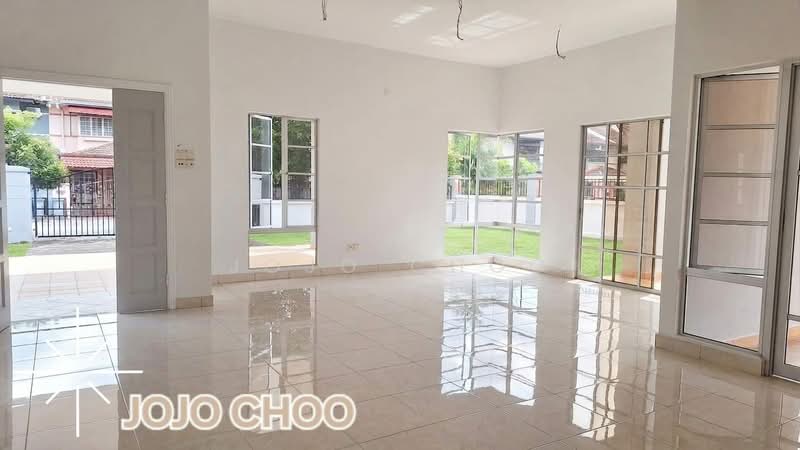 Semi-Detached House for Sale in Seremban 2 (Negeri Sembilan) - Jojo Choo - Living Room - PropertyGuru.com.my