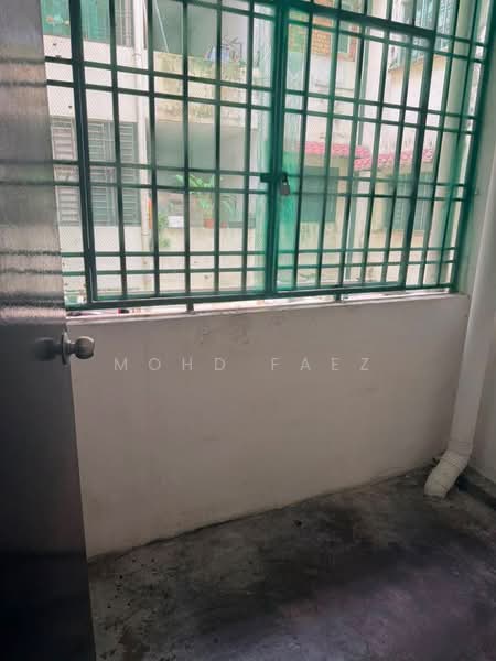 Rumah Flat untuk Dijual di Taman Pulai Utama - Mohd Faez - Balcony - PropertyGuru.com.my