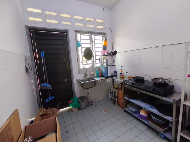 Rumah Teres 2 Tingkat untuk Dijual di Taman Megah Ria (Masai) - YC Fung - Kitchen - PropertyGuru.com.my