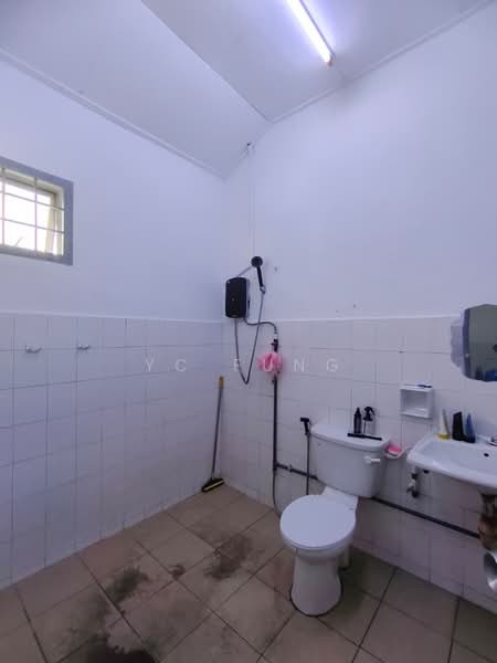 Rumah Teres 2 Tingkat untuk Dijual di Taman Megah Ria (Masai) - YC Fung - Bathroom - PropertyGuru.com.my