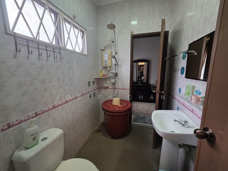 Rumah Teres 2 Tingkat untuk Dijual di Seksyen 7 (Shah Alam) - Joseph Chan - Bathroom - PropertyGuru.com.my