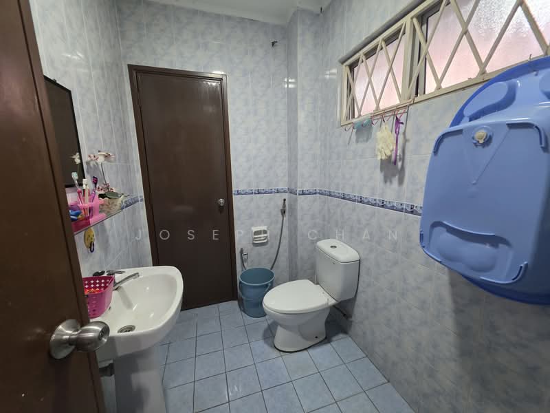 Rumah Teres 2 Tingkat untuk Dijual di Seksyen 7 (Shah Alam) - Joseph Chan - Bathroom - PropertyGuru.com.my