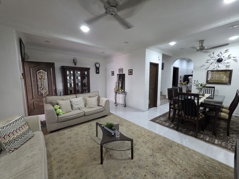 Rumah Teres 2 Tingkat untuk Dijual di Seksyen 7 (Shah Alam) - Joseph Chan - Living Room - PropertyGuru.com.my