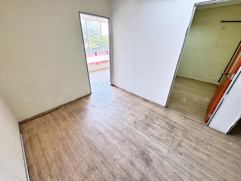 Shop / Office for Rent in Taman Bunga Kantan (Kajang) - Herman Sazwan Nor Rahim - Interior - PropertyGuru.com.my