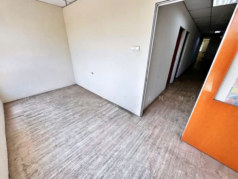 Shop / Office for Rent in Taman Bunga Kantan (Kajang) - Herman Sazwan Nor Rahim - Interior - PropertyGuru.com.my