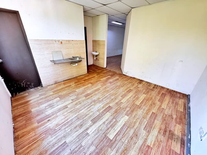 Shop / Office for Rent in Taman Bunga Kantan (Kajang) - Herman Sazwan Nor Rahim - Interior - PropertyGuru.com.my