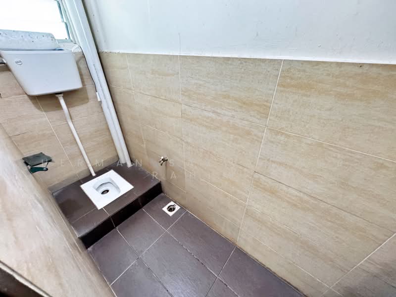 Shop / Office for Rent in Taman Bunga Kantan (Kajang) - Herman Sazwan Nor Rahim - Bathroom - PropertyGuru.com.my