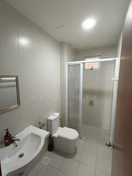 Servis Apartment untuk Disewa di Meridin Bayvue Serviced Apartment - Henry Lee - Bathroom - PropertyGuru.com.my
