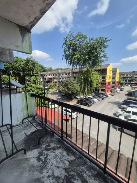 Rumah Flat untuk Dijual di Flat Proton - Keyn Aziz - Balcony - PropertyGuru.com.my