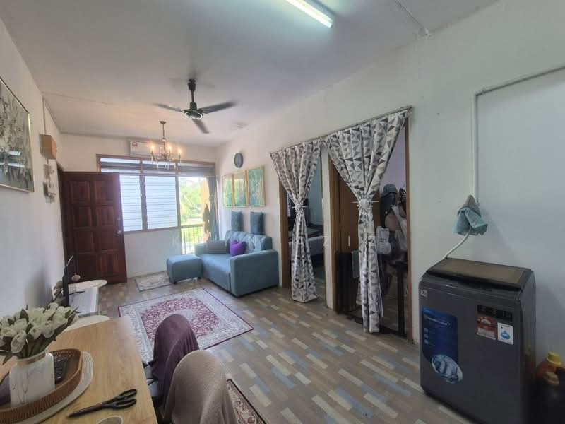 Rumah Flat untuk Dijual di Flat Proton - Keyn Aziz - Living Room - PropertyGuru.com.my