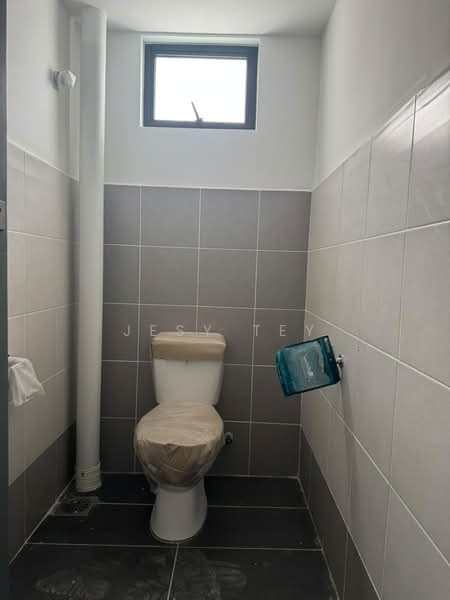 Shop / Office for Rent in Bandar Baru Permas Jaya (Permas Jaya) - Jesy Tey - Bathroom - PropertyGuru.com.my