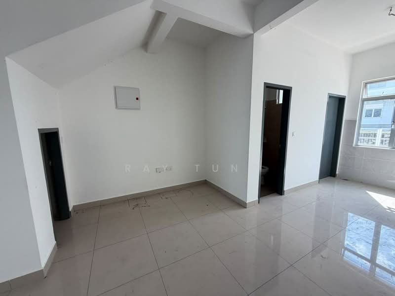 2-storey Terraced House for Sale in Bandar Dato Onn (Tebrau) - Ray Tung - Interior - PropertyGuru.com.my