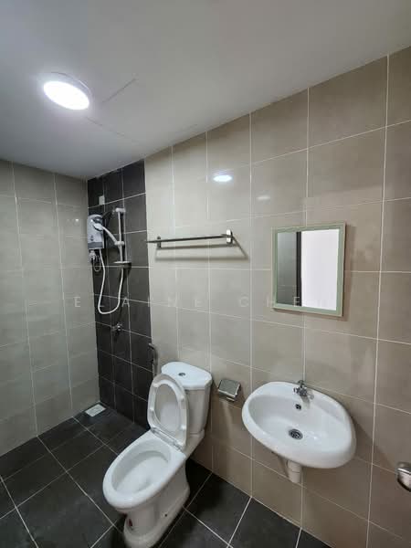 Kondominium untuk Disewa di Residensi Desa Satumas - Elaine Chen - Bathroom - PropertyGuru.com.my