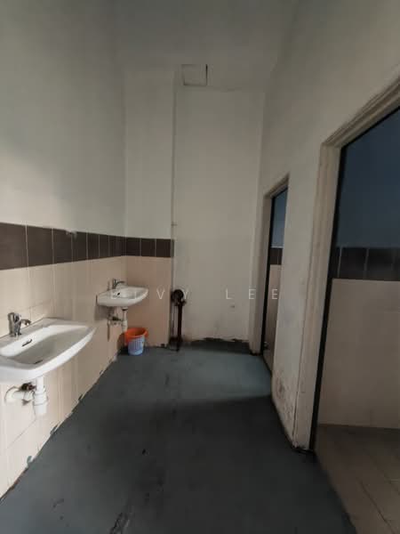 Shop / Office for Rent in Masai (Johor) - Elvy Lee - Bathroom - PropertyGuru.com.my