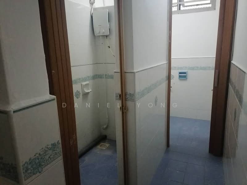 2.5-storey Terraced House for Sale in Tampoi (Johor) - Daniel Yong - Bathroom - PropertyGuru.com.my