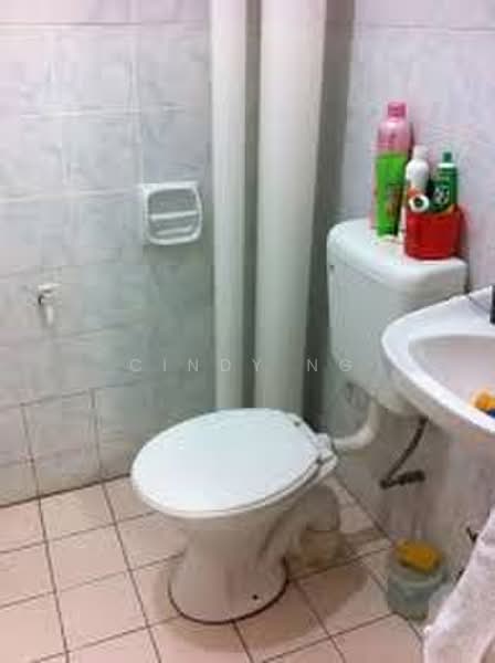 Pangsapuri untuk Disewa di Pangsapuri Lagoon Perdana - Cindy Ng - Bathroom - PropertyGuru.com.my