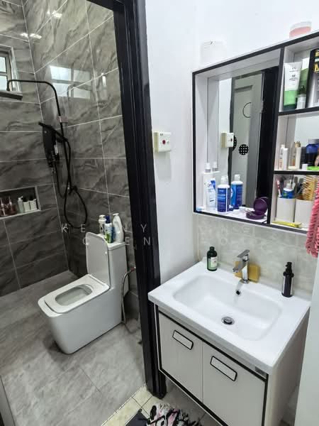 Rumah Teres 1 Tingkat untuk Dijual di Taman Rinting (Masai) - Kenny Wong Chen Yao - Bathroom - PropertyGuru.com.my