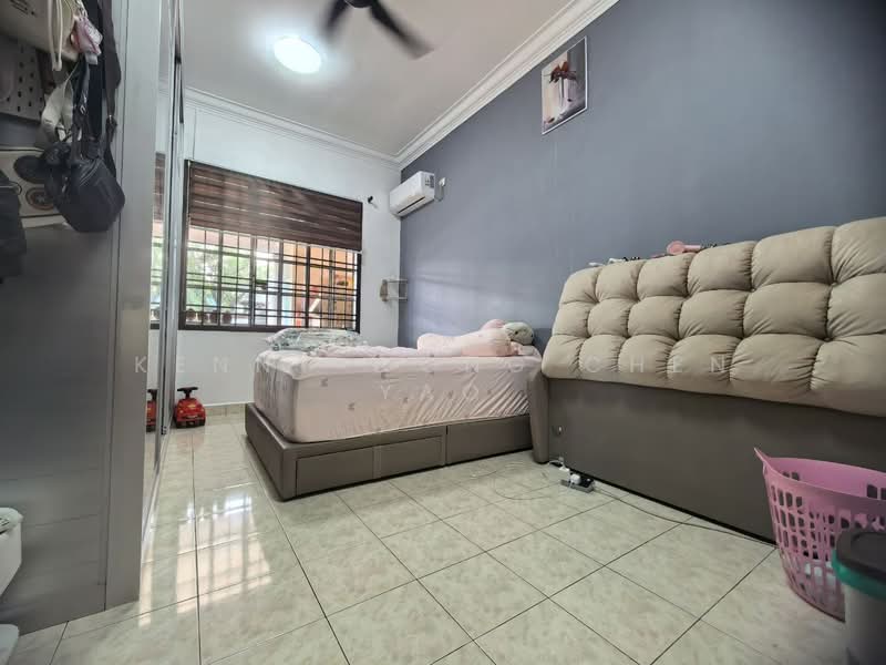 Rumah Teres 1 Tingkat untuk Dijual di Taman Rinting (Masai) - Kenny Wong Chen Yao - Bedroom - PropertyGuru.com.my