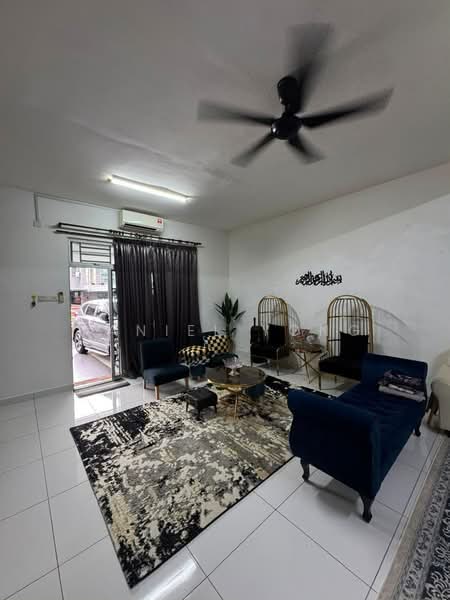 Rumah Teres 2 Tingkat untuk Dijual di Taman Bestari Indah (Ulu Tiram) - Daniel Yong - Living Room - PropertyGuru.com.my